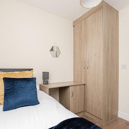 Oxheys House - 5 Bedrooms Contractors Parking Preston  Room photo